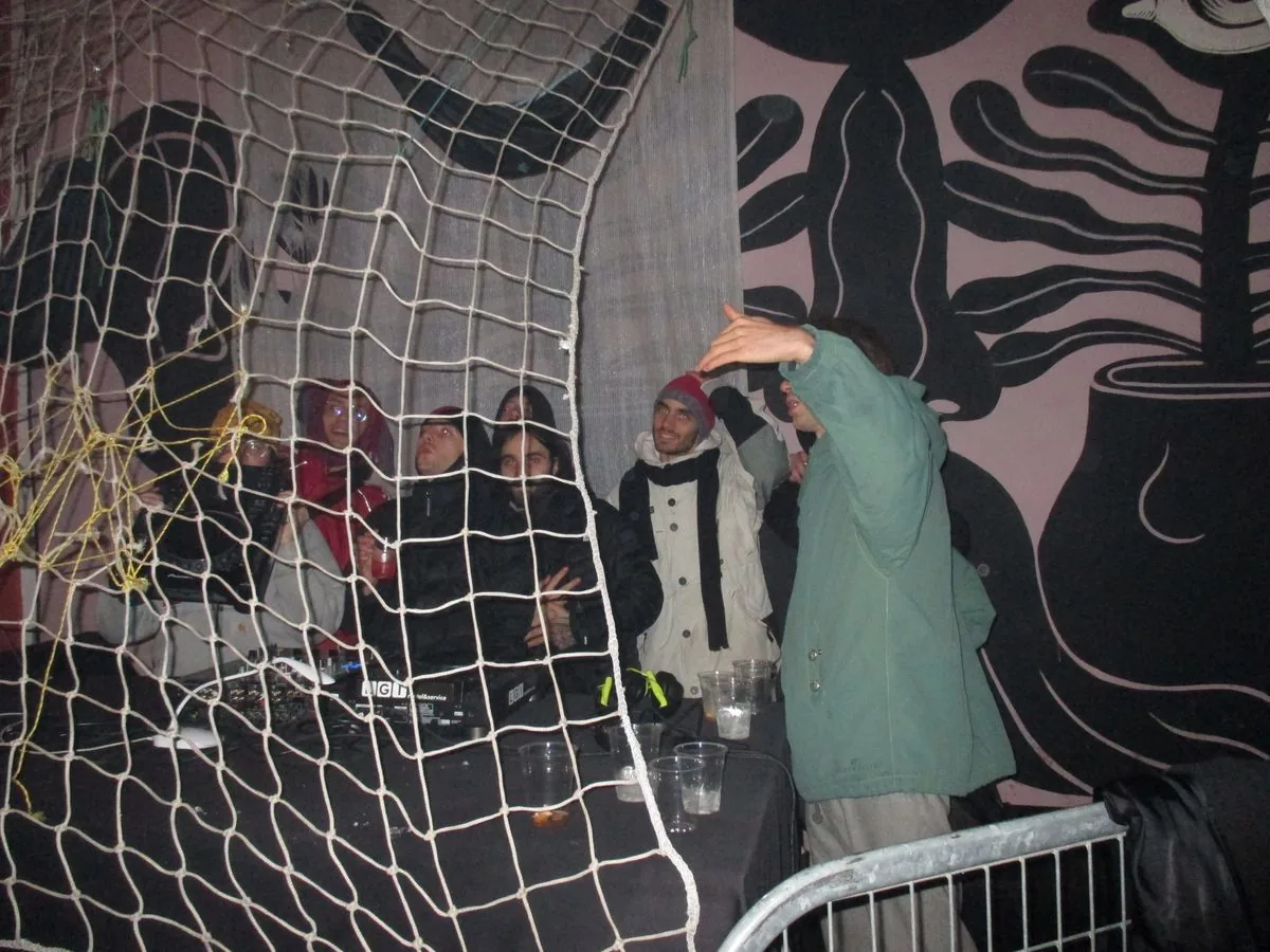 Il DJ set intrappolato dalle reti alla serata Gleba2k, Ex-centrale del latte, Bologna