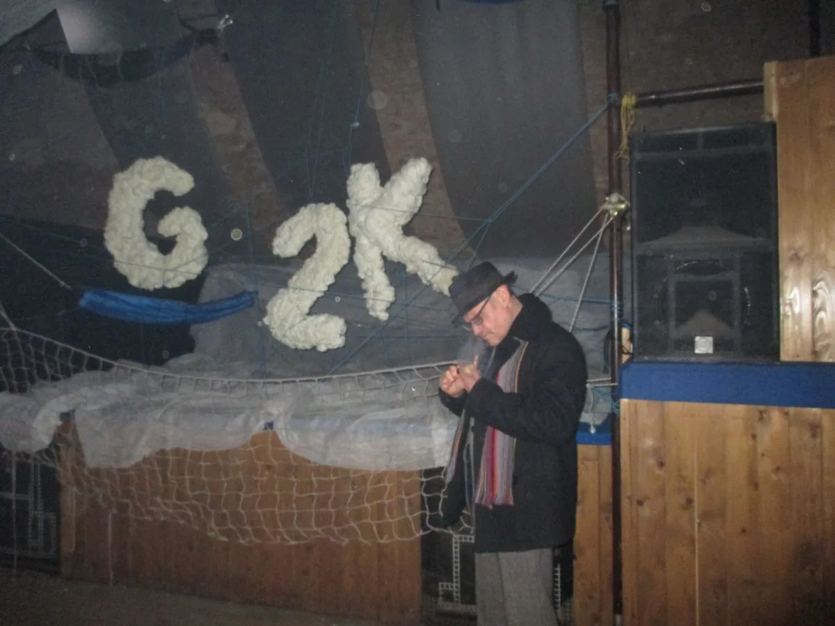 Scritta G2K e amaca Arahuaca all'allestimento Gleba2k, Ex-centrale del latte Bologna